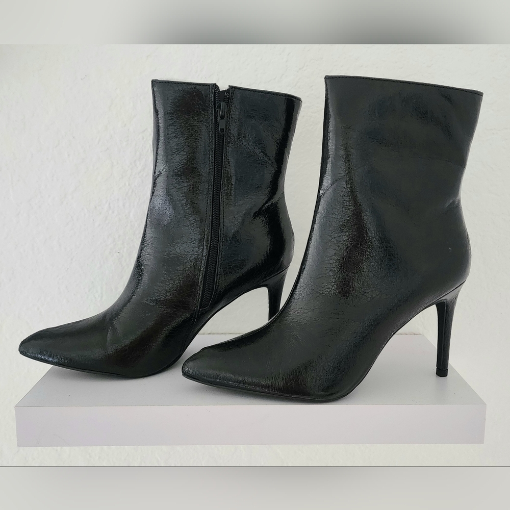 MIA Women's Mardi Black Metallic Pointed Toe Bootie. Size 9